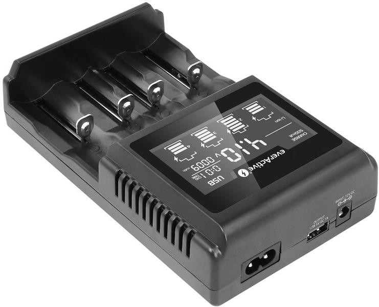 Nabíjačka valcových akumulátorov Li-ion a Ni-MH everActive UC-4000, 4 kanály, LCD, USB – šikmý pohľad