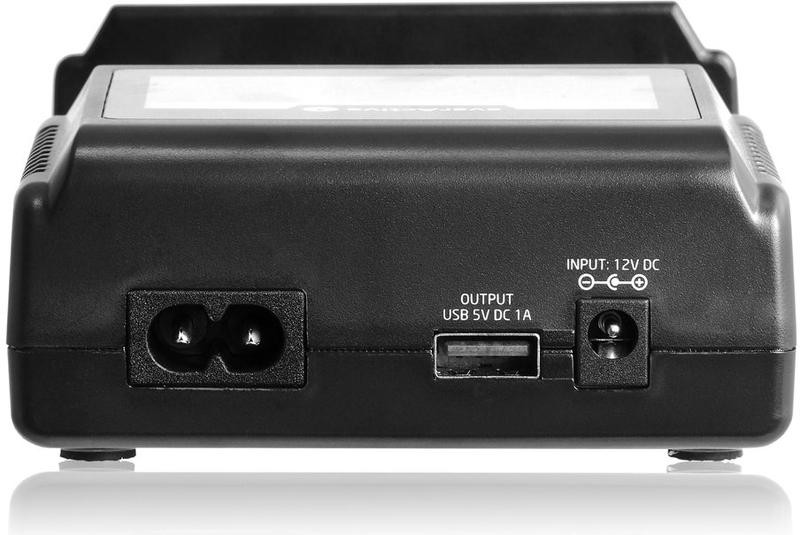 Nabíjačka valcových akumulátorov Li-ion a Ni-MH everActive UC-4000, 4 kanály, LCD, USB – konektory na zadnej strane