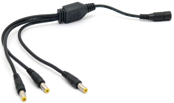 Distributore / Sdoppiatore NA 3 Connettori spina 2,1/5,5 con presa