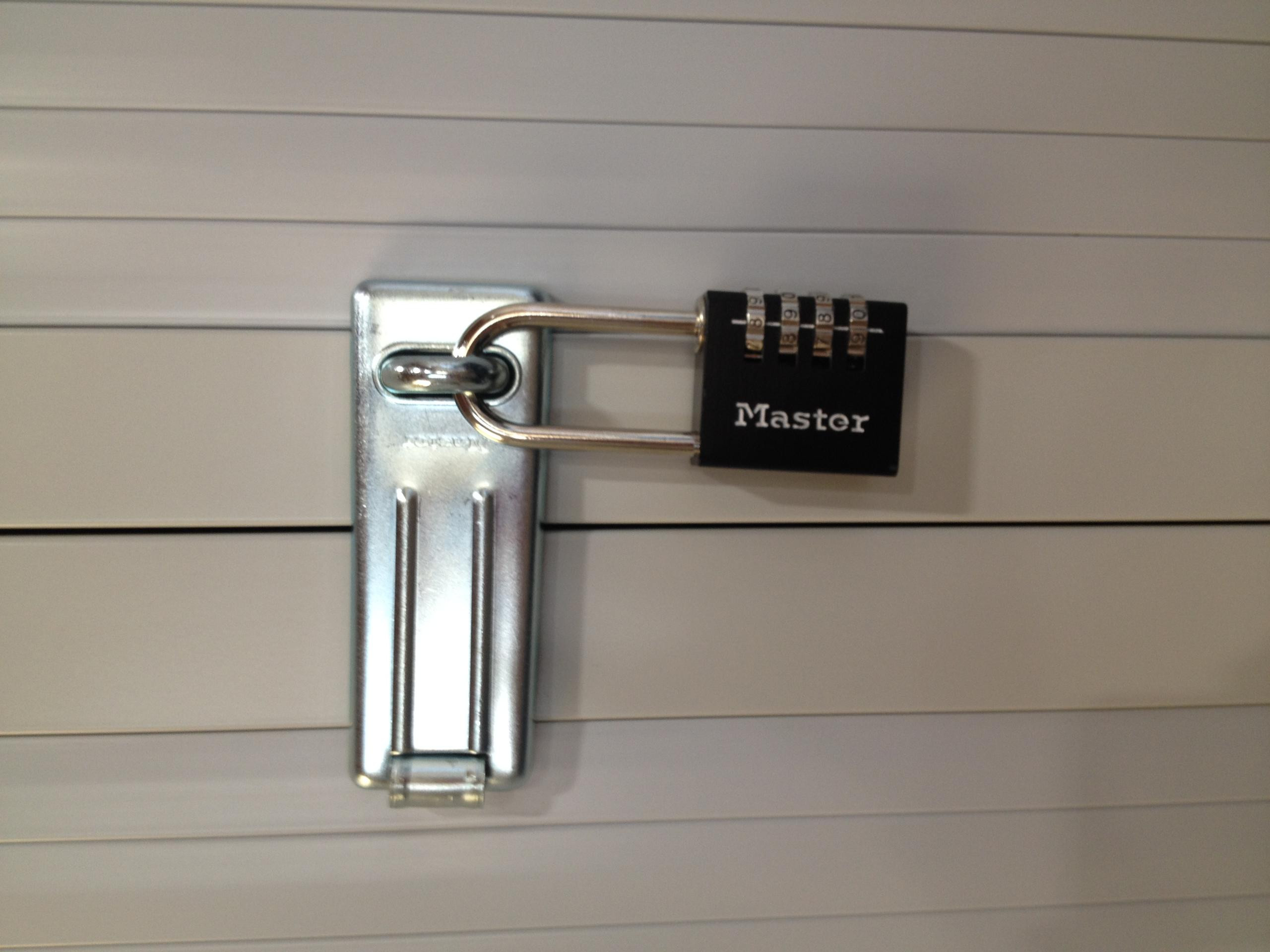 Kłódka z szyfrem długa Master Lock 7640EURDBLKLH