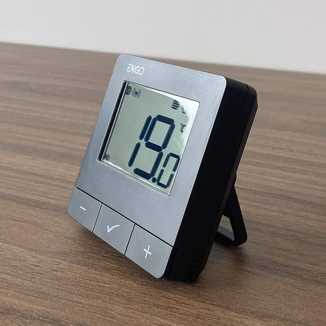 Termostat ENGO E20i-B Wi-Fi, bezprzewodowy regulator temperatury, sterowanie z aplikacji, czarny Termostat ENGO E20i-B Wi-Fi, bezprzewodowy regulator temperatury, sterowanie z aplikacji, czarny