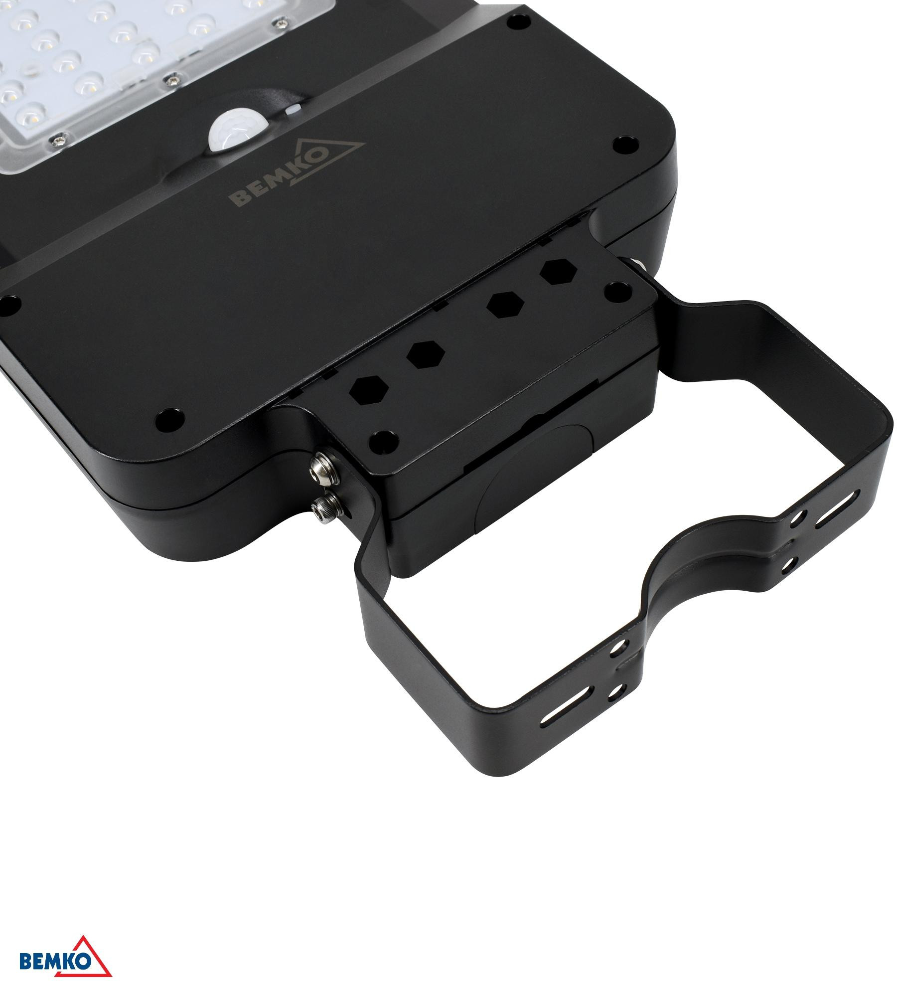 Solarna lampa uliczna LED BEMKO SOLGER 20W 3000lm 3/4/6K IP65 czarna z czujnikiem ruchu Solarna lampa uliczna LED BEMKO SOLGER 20W 3000lm 3/4/6K IP65 czarna z czujnikiem ruchu